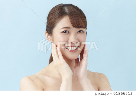 ビューティー　若い女性 61866512