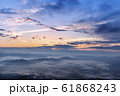 日の出 風景 人 61868243