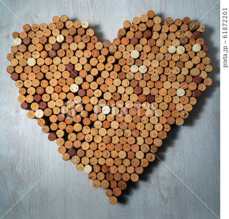 Big heart made of cork wine corks Big heart made of cork wine corks 61872201