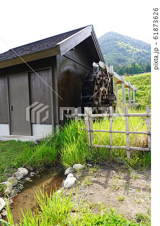 国営アルプスあずみの公園（安曇野の田園風景）水車小屋 61873626