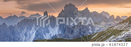 Mountain ridge view of Tre Cime di Lavaredo, South Tirol, Dolomites Italien Alps 61874327