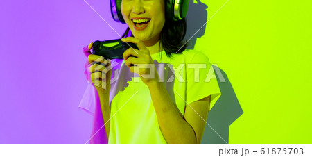 eスポーツ ゲーム 人物 女性 日本人 コントローラー イベント ライブ フェス ライティング eスポーツ ゲーム 人物 女性 日本人 コントローラー イベント ライブ フェス ライティング 61875703
