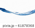 U-shaped water wave with few bubbles on side 61878368