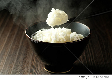 炊き立てのご飯 61878768