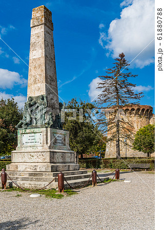 Statue in San Gimignano 61880788