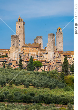 The village of San Giminignano 61880790