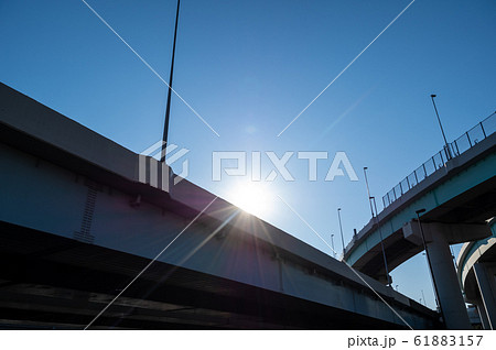 首都高速 辰巳ジャンクションと太陽の光芒 2020.01　b-2 61883157
