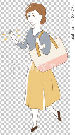 バッグを掛けた女性 61883273