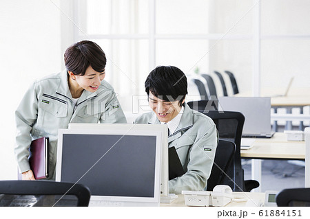 設計　製造　建設　建設　エンジニア　オフィス　ビジネス 61884151