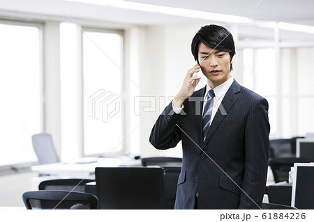 ビジネス オフィス ビジネスマン ビジネス オフィス ビジネスマン 61884226