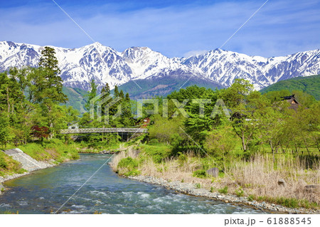 白馬三山と大出吊り橋、長野県北安曇郡白馬村にて 白馬三山と大出吊り橋、長野県北安曇郡白馬村にて 61888545