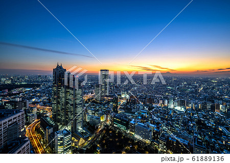 東京都庁から眺める 東京都市夜景 東京都庁から眺める 東京都市夜景 61889136