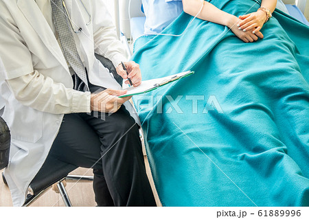 Doctor and patient in hospital 61889996