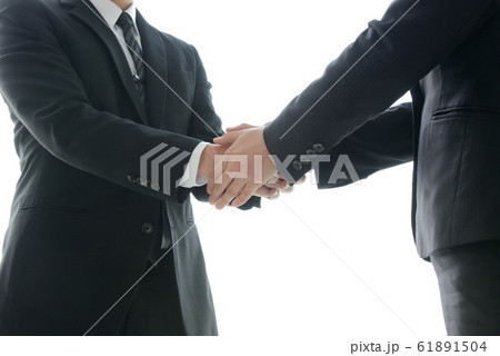 ビジネスシーンー契約成立 ビジネスシーンー契約成立 61891504