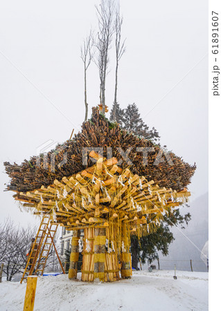 野沢温泉、雪の道祖神祭り 社殿 野沢温泉、雪の道祖神祭り 社殿 61891607