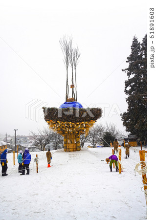 野沢温泉、雪の道祖神祭り 社殿 野沢温泉、雪の道祖神祭り 社殿 61891608