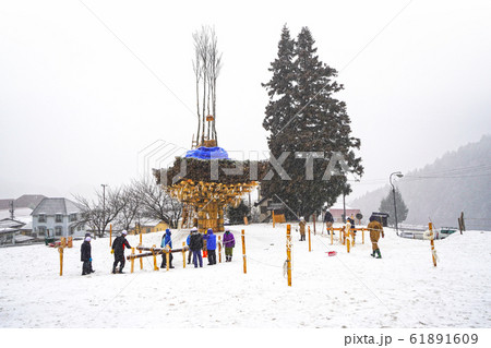 野沢温泉、雪の道祖神祭り 社殿 野沢温泉、雪の道祖神祭り 社殿 61891609