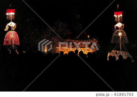 野沢温泉、雪の道祖神祭り、火祭りの攻防戦 61891703