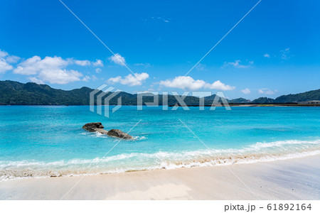 小笠原ブルー・真夏の大村海岸 61892164