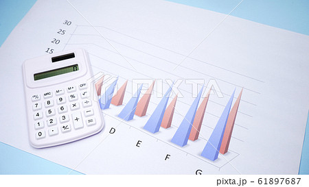 グラフ ビジネス書類 イメージ グラフ ビジネス書類 イメージ 61897687