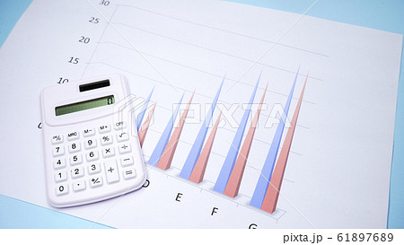 グラフ ビジネス書類 イメージ グラフ ビジネス書類 イメージ 61897689