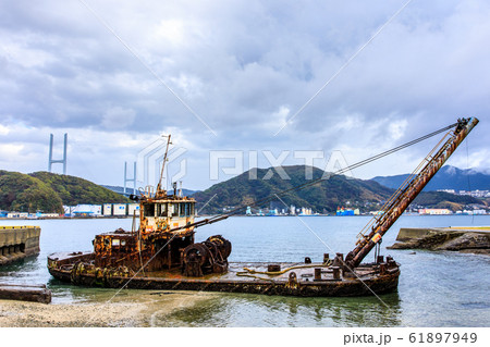 鼠島の廃船　カラー　【長崎市】 61897949