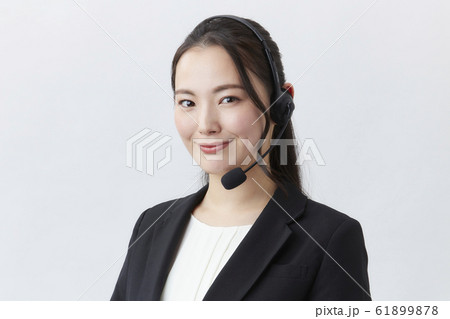若い女性 オペレーター 若い女性 オペレーター 61899878