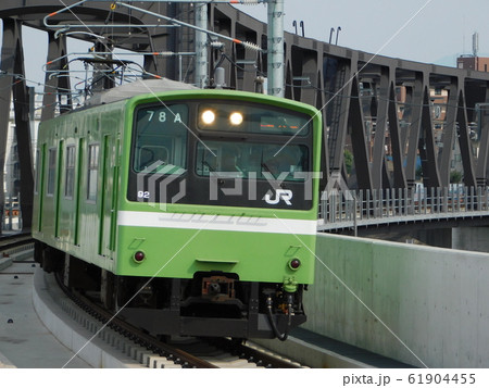 おおさか東線南吹田駅に入線する201系電車 おおさか東線南吹田駅に入線する201系電車 61904455