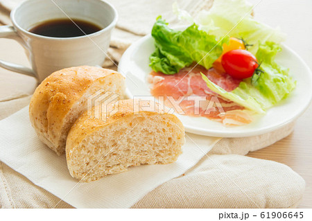 全粒粉のパン 全粒粉のパン 61906645