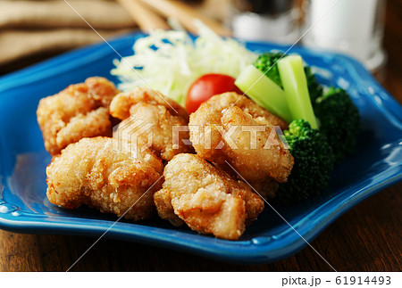 鶏の唐揚げ 61914493