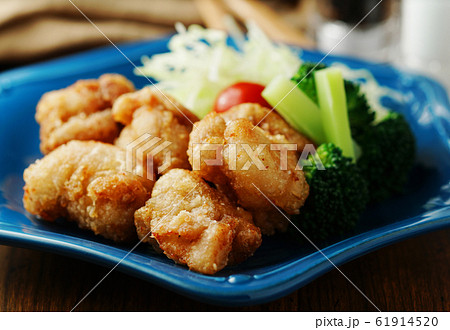 鶏の唐揚げ 鶏の唐揚げ 61914520