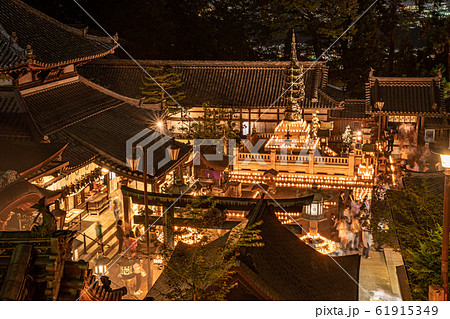 宝山寺 生駒聖天お彼岸万燈会の写真素材 [61915349] - PIXTA