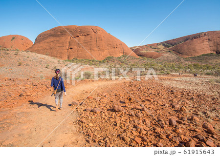 Tourist woman visiting and traveling in Australian outback, Northern Territory state of Australia. 61915643