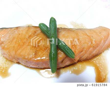 鮭のムニエル 61915784