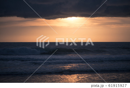 Beautiful minimalism is a seascape. Waves on a 61915927