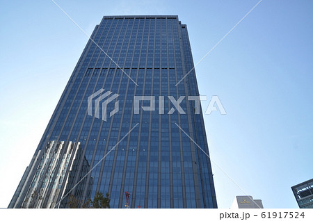 都市風景　大阪ビジネスパーク　りそなグループOBPオフィス　青空とビル 61917524