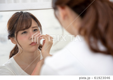 日焼け 困る 女性 日焼け 困る 女性 61923046