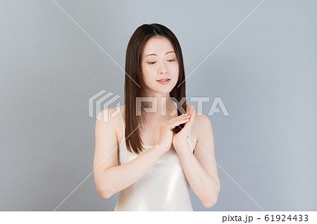 ヘアケア　女性 61924433