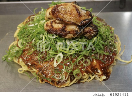 広島お好み焼き「扇」牡蠣スペシャル 61925411