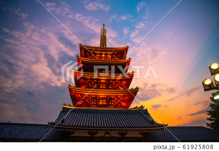日本の東京都市景観 浅草寺(夕焼け) 日本の東京都市景観 浅草寺(夕焼け) 61925808