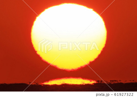 沈むだるま夕日 61927322