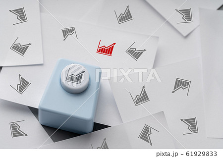 Online shopping & business icon on retro computer Online shopping & business icon on retro computer 61929833