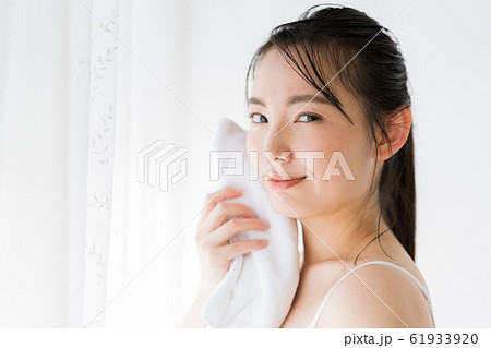 ビューティーイメージ（濡れた髪、濡れ髪、潤い 61933920