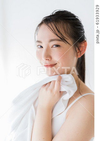 ビューティーイメージ（濡れた髪、濡れ髪、潤い 61933929