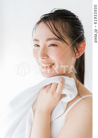 ビューティーイメージ（濡れた髪、濡れ髪、潤い 61933930