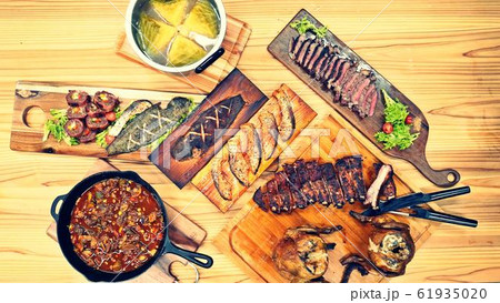 バーベキュー料理 61935020