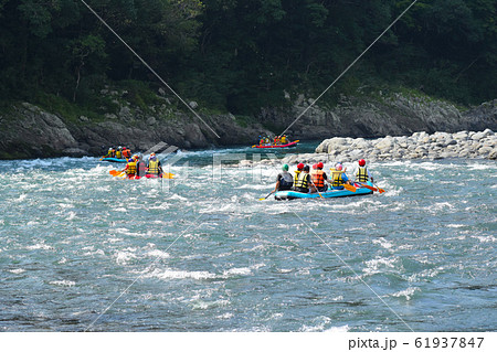 球磨川のラフティング 61937847