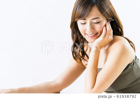 女性　ビューティー　美容　スキンケア 61938792