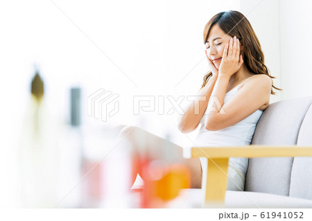女性　ビューティー　美容　スキンケア 61941052