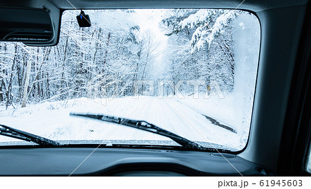 雪道の運転 雪道の運転 61945603